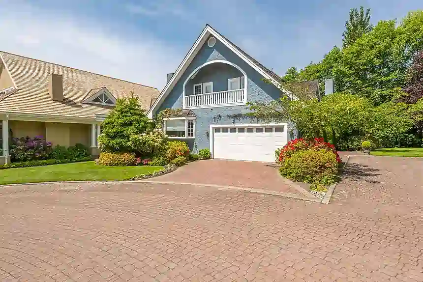 Commercial Garage Door Service in Wasaga Beach